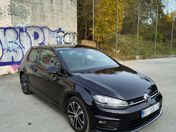 VW Golf VII R-line  (103kW)