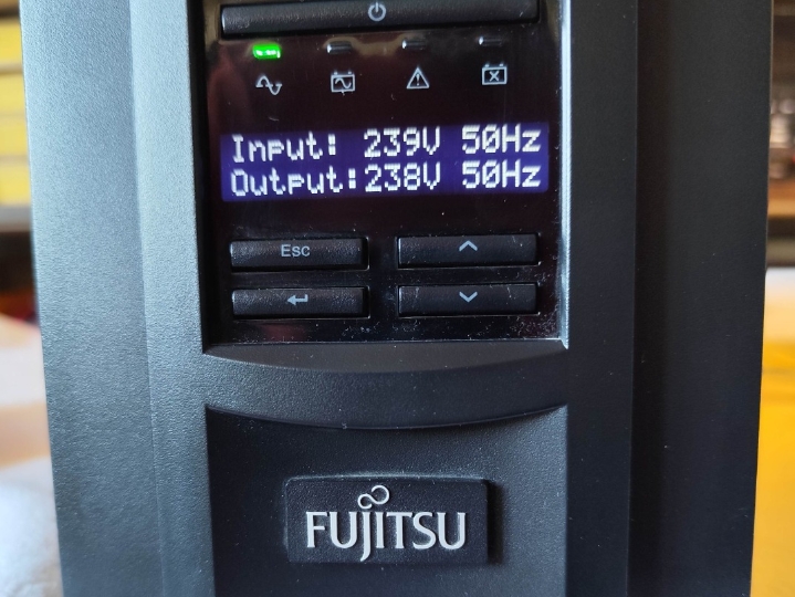 Ups APC Fujitsu  za PC i tehniku