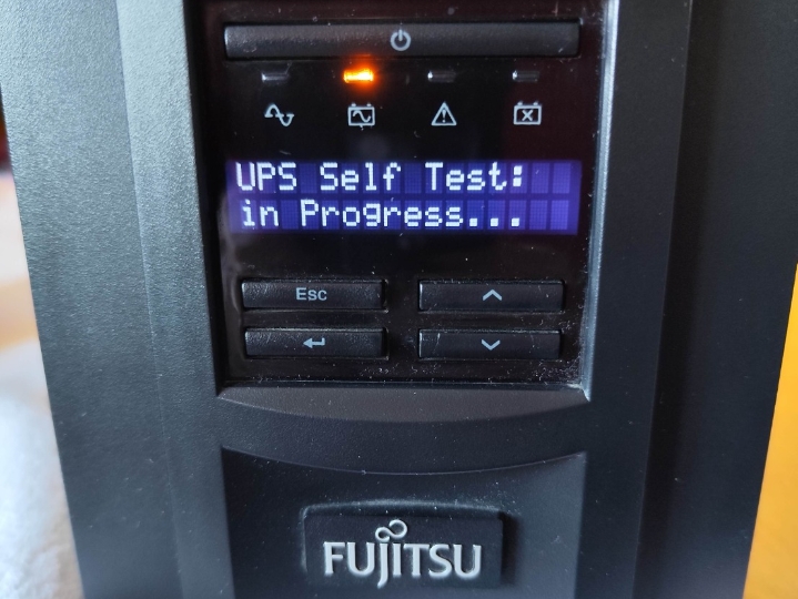 Ups APC Fujitsu  za PC i tehniku