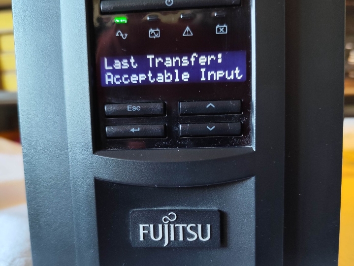 Ups Fujitsu/ APC  za PC i tehniku