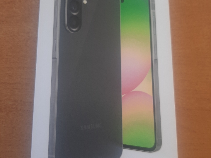 Samsung Galaxy A 56 i A 26