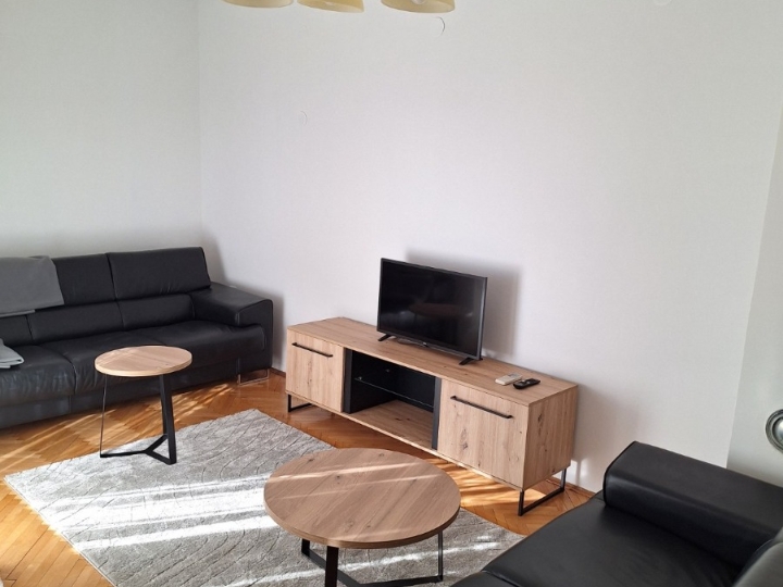 Dvosobni stan iznajmljujem