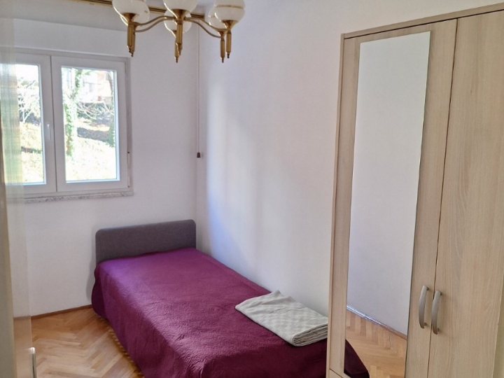 Dvosobni stan iznajmljujem