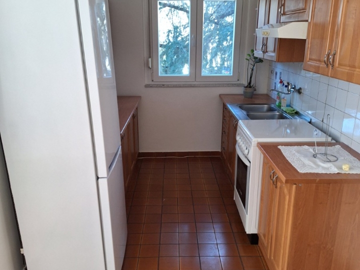 Dvosobni stan iznajmljujem