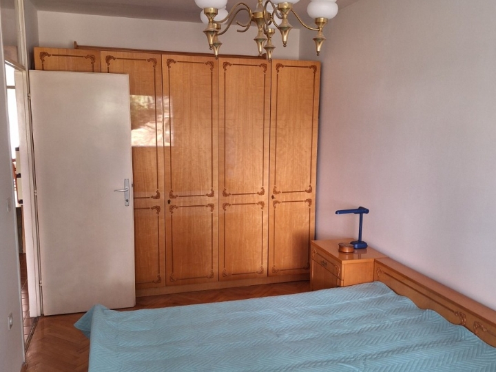 Dvosobni stan iznajmljujem