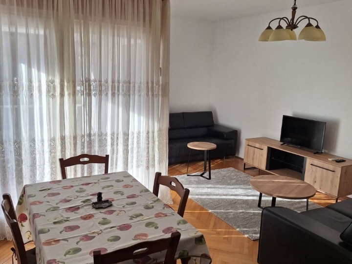 Dvosobni stan iznajmljujem