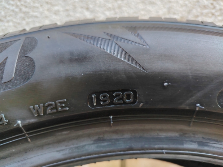 Gume zimske Bridgestone 225/55/19