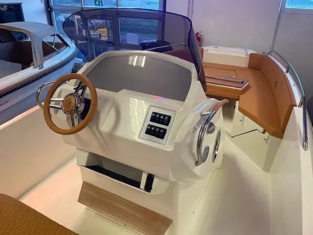 Jaguar 7.0, Prua al vento