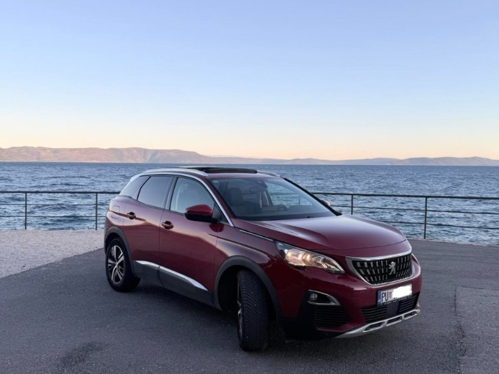 Peugeot 3008 blue hdi 130