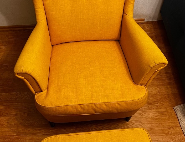 Ikea Strandmon fotelja i tabure