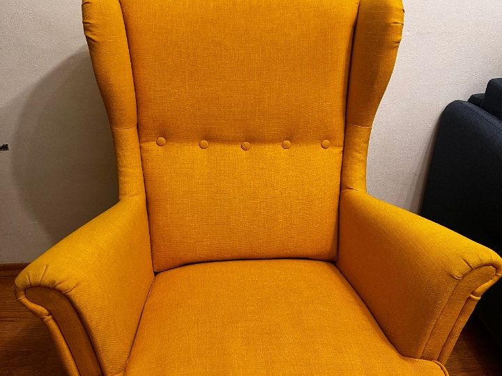 Ikea Strandmon fotelja i tabure