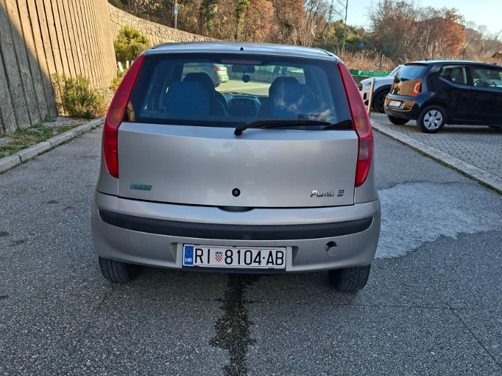 Fiat Punto 1.2 Full oprema, Hr. auto