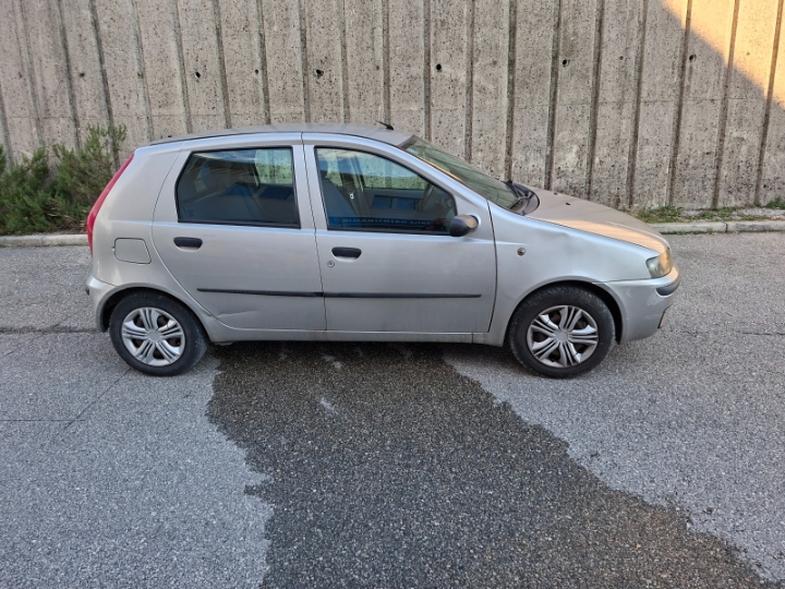 Fiat Punto 1.2 Full oprema, Hr. auto