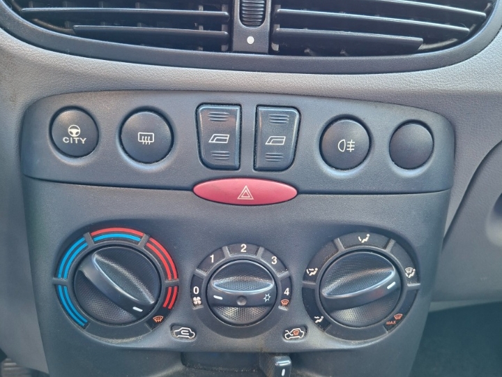 Fiat Punto 1.2 Full oprema, Hr. auto