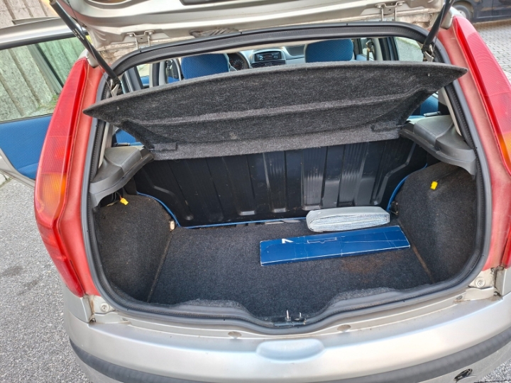 Fiat Punto 1.2 Full oprema, Hr. auto
