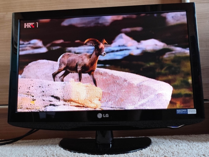 LG TV 22"  (56 cm)