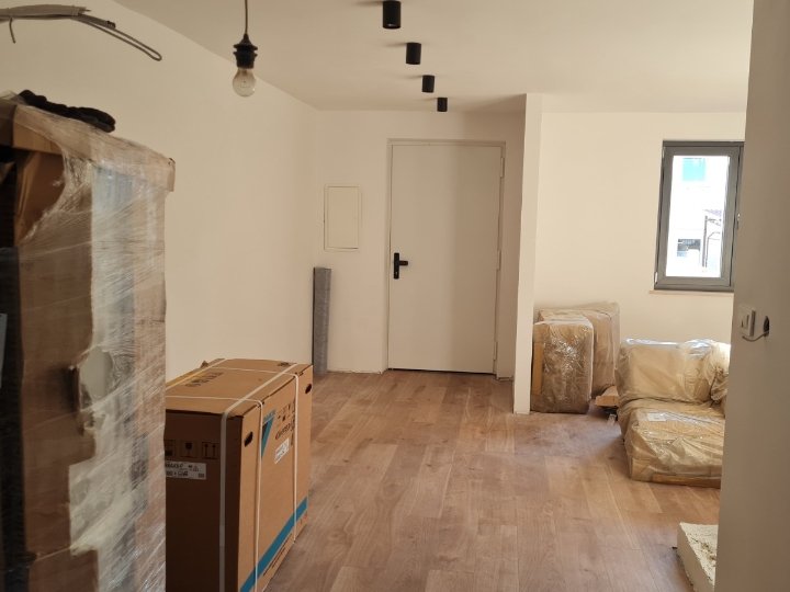 Ćikovići, kuća u nizu s okućnicom