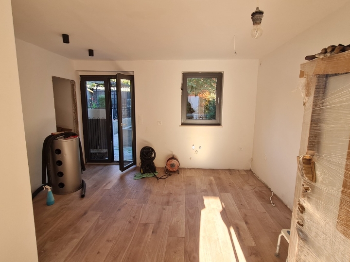 Ćikovići, kuća u nizu s okućnicom