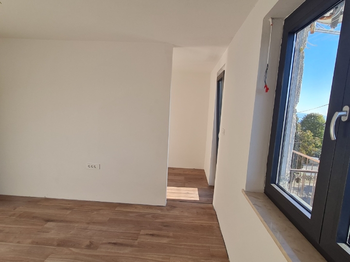 Ćikovići, kuća u nizu s okućnicom