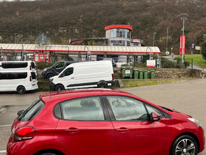 Peugeot 208, reg. god. dana, top stanje