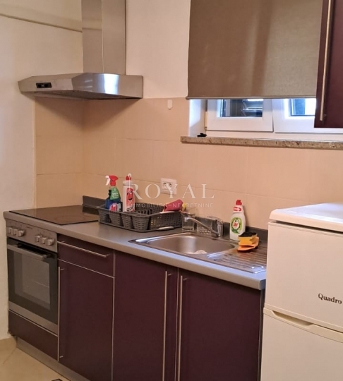 Iznajmljuje se stan u Kostreni