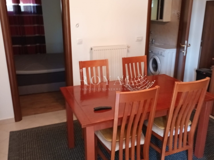 Iznajmljuje se stan u Kostreni