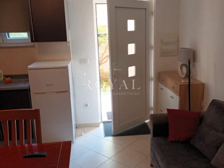 Iznajmljuje se stan u Kostreni