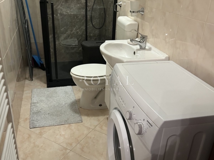 Iznajmljuje se stan u Kostreni