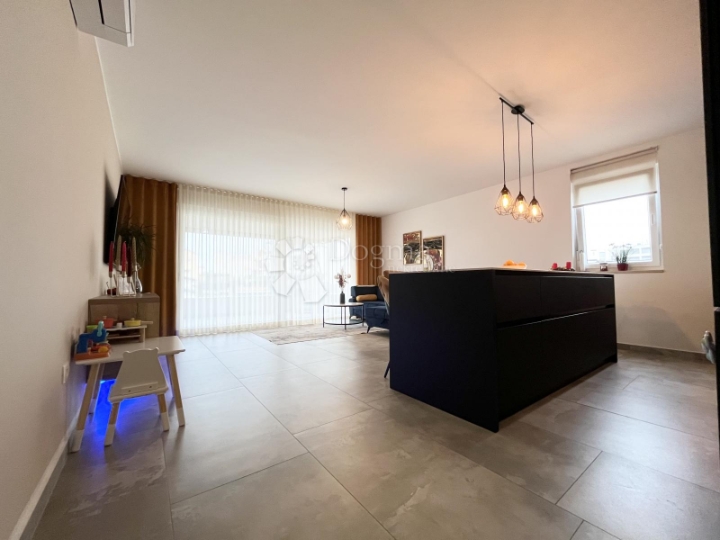 Novigrad, tražena lokacija, luksuzni stan s pogledom