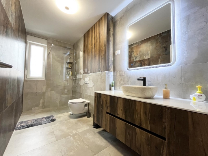 Novigrad, tražena lokacija, luksuzni stan s pogledom