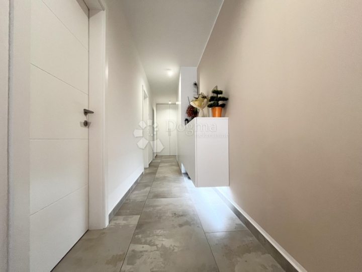 Novigrad, tražena lokacija, luksuzni stan s pogledom