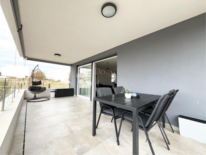 Novigrad, tražena lokacija, luksuzni stan s pogledom