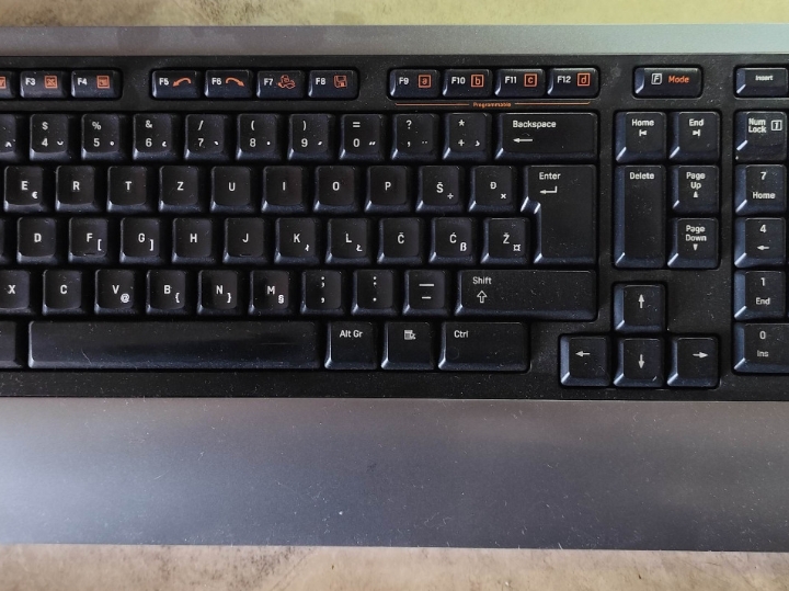 Logitech miš + tipkovnica, bežično