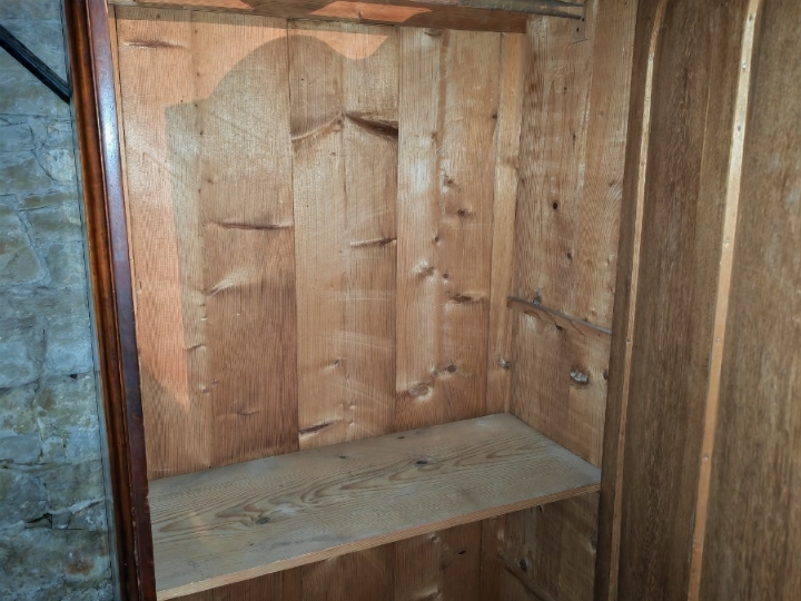 Antikni ormar iz perioda 1870.-1920.