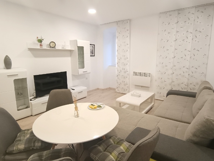 Bulevard, 45 m2, 1S+DB, novouređen