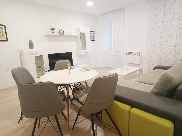 Bulevard, 45 m2, 1S+DB, novouređen