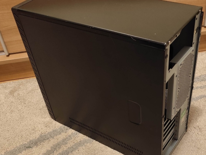 Kućište ATX za kompjuter