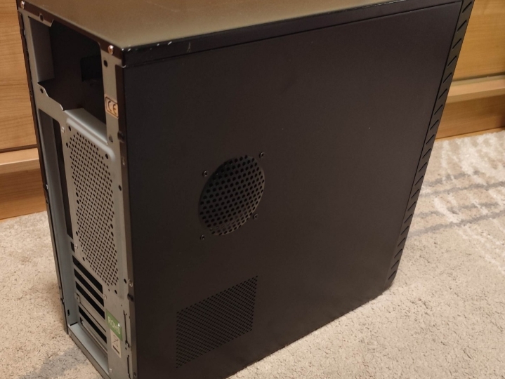 Kućište ATX za kompjuter