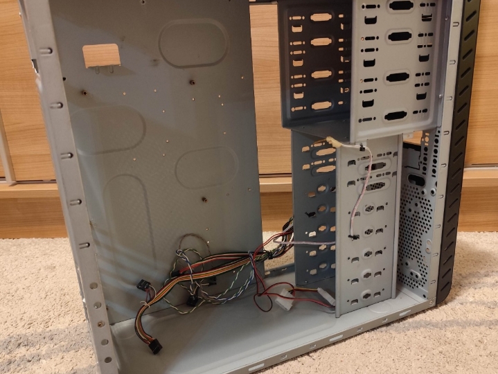 Kućište ATX za kompjuter