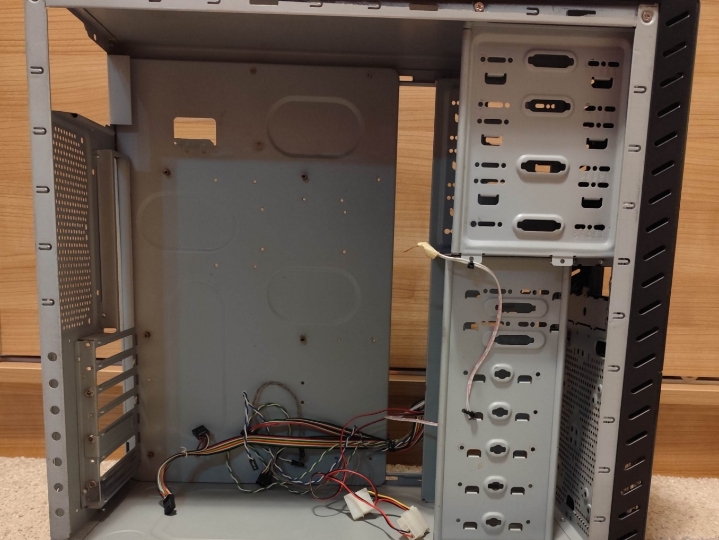 Kućište ATX za kompjuter