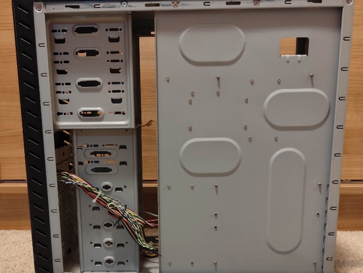 Kućište ATX za kompjuter