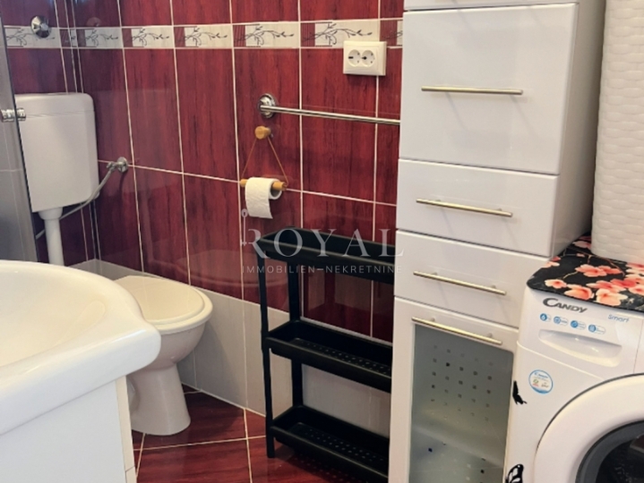 Iznajmljuje se studio apartman