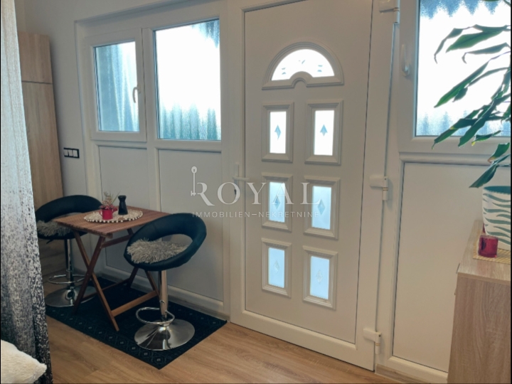 Iznajmljuje se studio apartman