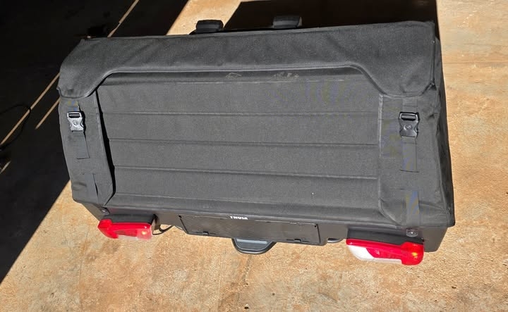 Thule Onto 2 – Stražnji prtljažni box (na kuku vozila)