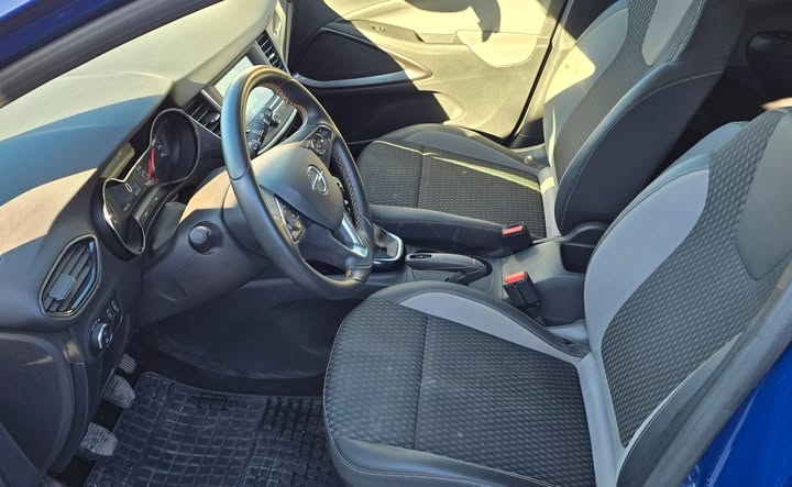 Opel Crossland X 1.2, reg. 03./2026. 