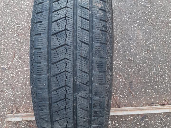 Zimske gume 235/60 R 17