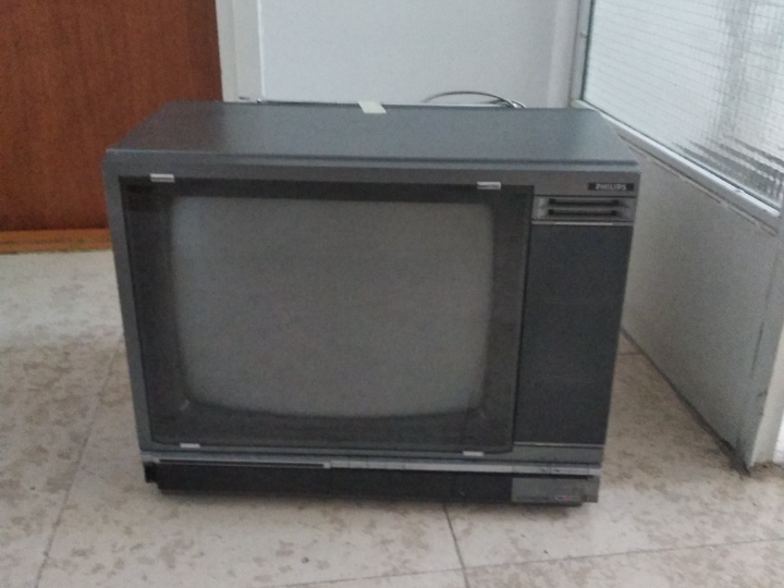 Poklanjam televizor Philip (41 cm)