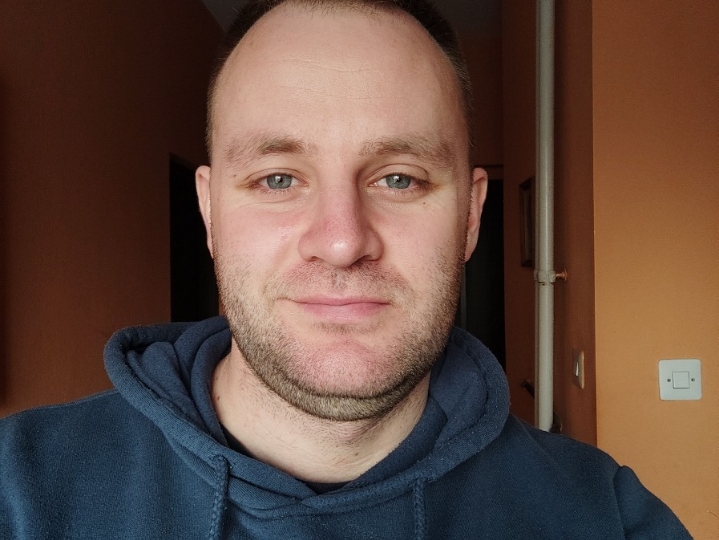 Tražim simpa prijateljicu