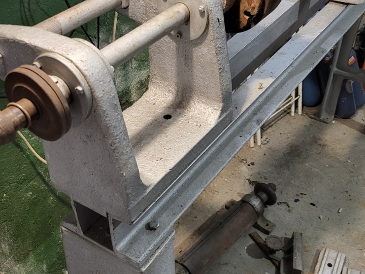 Tokarski stroj za drvo