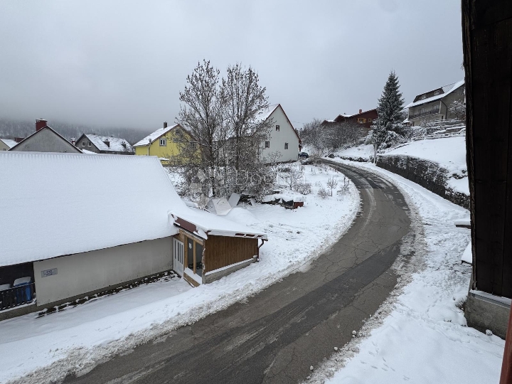 Kuća u Lokvama za adaptaciju -  prilika za dom po vašoj mjeri